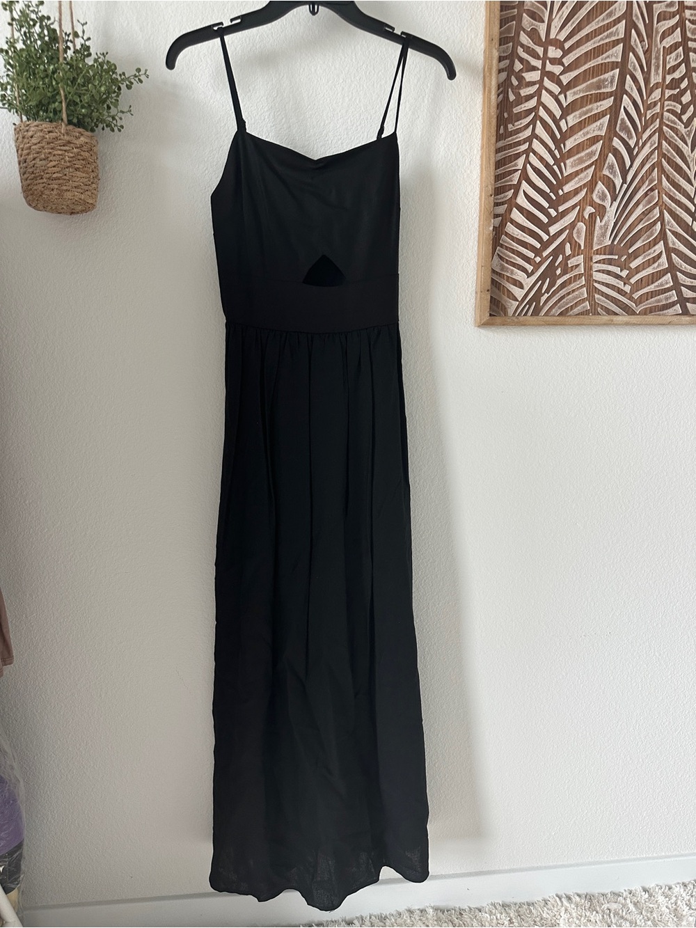 Black Spaghetti-Strap Maxi Dress with keyhole